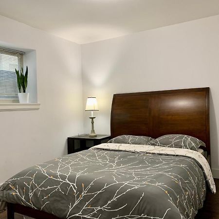 Spacious Burnaby Guest Home ภายนอก รูปภาพ