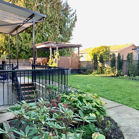 Spacious Burnaby Guest Home ภายนอก รูปภาพ