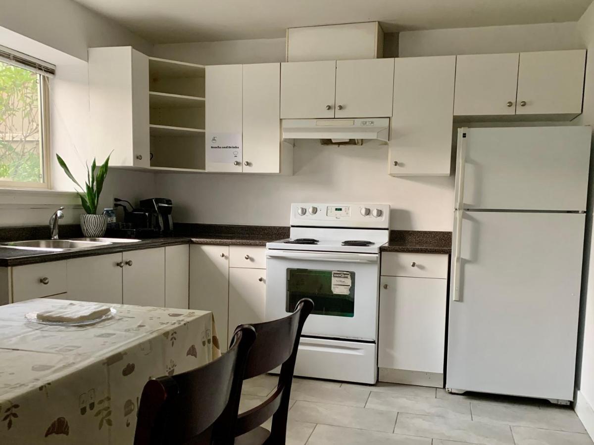 Spacious Burnaby Guest Home ภายนอก รูปภาพ