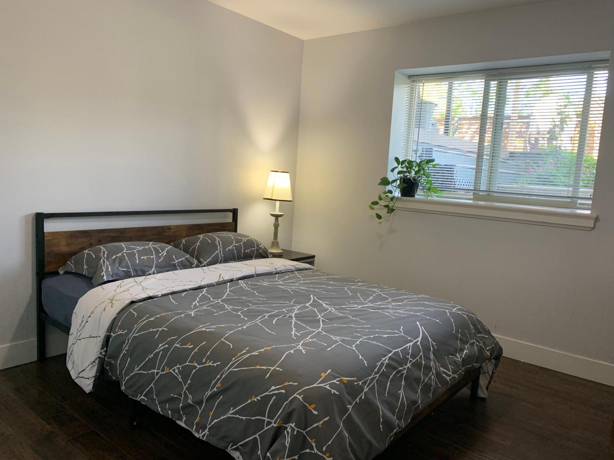 Spacious Burnaby Guest Home ภายนอก รูปภาพ