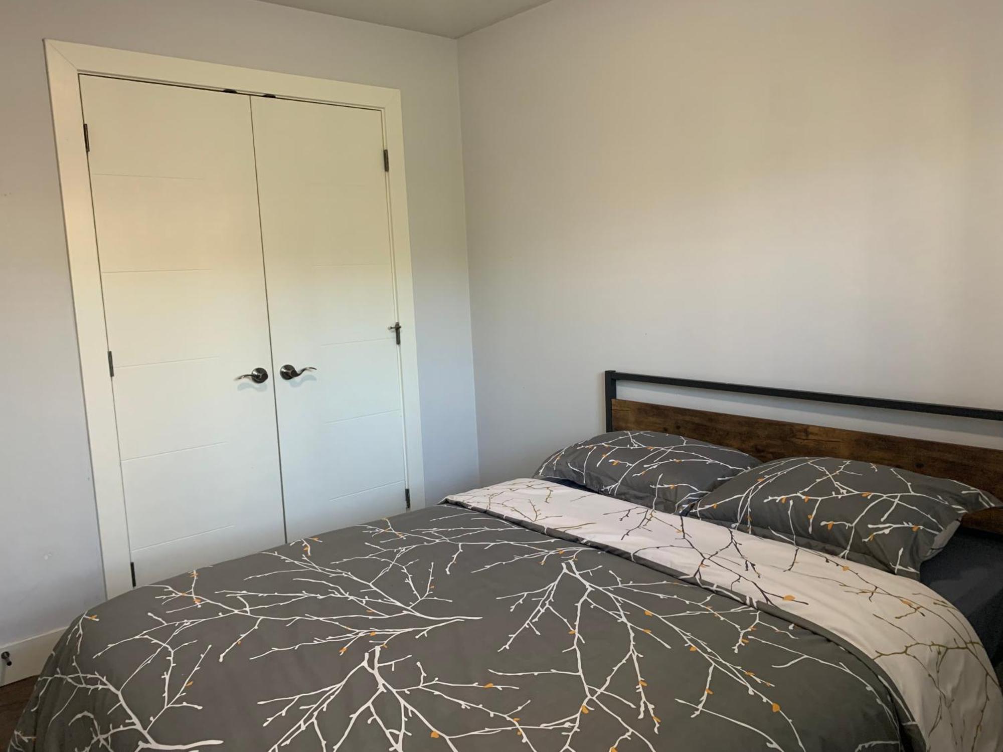Spacious Burnaby Guest Home ภายนอก รูปภาพ